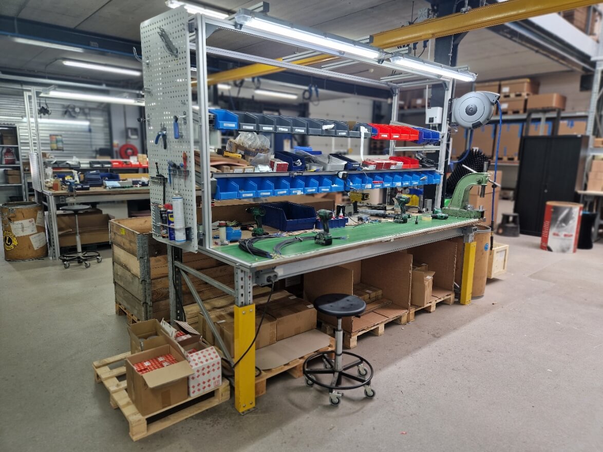 Assemblage werkplek voor OEM machines bij Comfy Solutions
